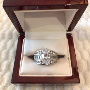 Vintage Sterling Silver Ring w/CZ stones
